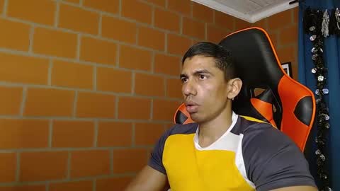 Snapshot of adan_sin1 chatting on January 24, 2025, 4:17 pm Adan Sin online show from January 24, 2025, 4:17 pm