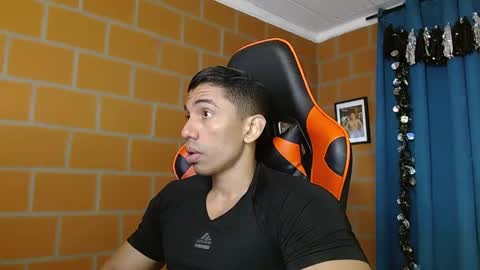 Snapshot of adan_sin1 chatting on February 7, 2025, 2:47 pm Adan Sin online show from February 7, 2025, 2:47 pm