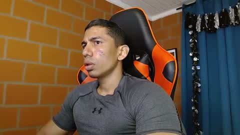 Snapshot of adan_sin1 chatting on February 10, 2025, 2:48 pm Adan Sin online show from February 10, 2025, 2:48 pm