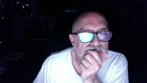 Snapshot of add_me_2 chatting on May 8, 2026, 7:03 am add_me_2 online show from May 8, 2026, 7:03 am