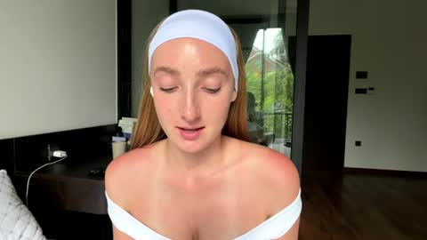 Snapshot of adelasonkin chatting on August 3, 2026, 9:37 am Elizabeth online show from August 3, 2026, 9:37 am