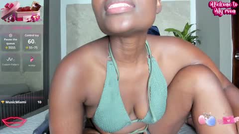 Snapshot of adele_89 chatting on February 4, 2025, 8:59 pm Adele online show from February 4, 2025, 8:59 pm