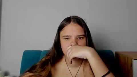 adelecruzz online show from June 10, 2026, 12:04 pm