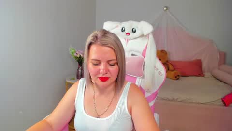 Snapshot of adeleravelle chatting on July 7, 2026, 7:23 am AdeleRavelle online show from July 7, 2026, 7:23 am