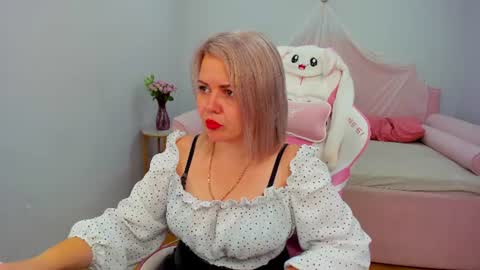 Snapshot of adeleravelle chatting on July 14, 2026, 5:01 am AdeleRavelle online show from July 14, 2026, 5:01 am