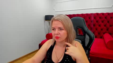Snapshot of adeleravelle chatting on July 15, 2026, 5:23 am AdeleRavelle online show from July 15, 2026, 5:23 am
