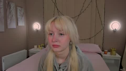 adelesilvy online show from June 3, 2026, 1:52 am