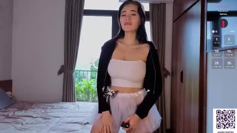 Adelia online show from November 2, 2025, 1:08 am