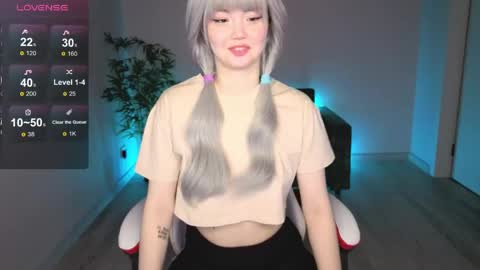 adelina__flower online show from April 30, 2026, 2:29 am