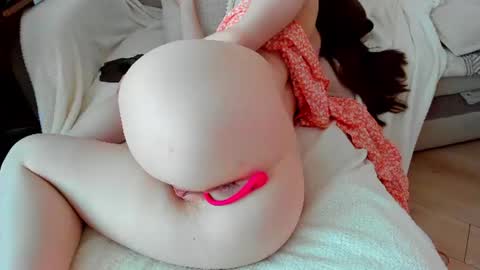 Snapshot of adelinemur chatting on June 25, 2026, 4:01 am Amy online show from June 25, 2026, 4:01 am