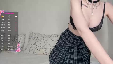 Snapshot of adelins_peach chatting on November 22, 2025, 10:47 am adelins_peach online show from November 22, 2025, 10:47 am