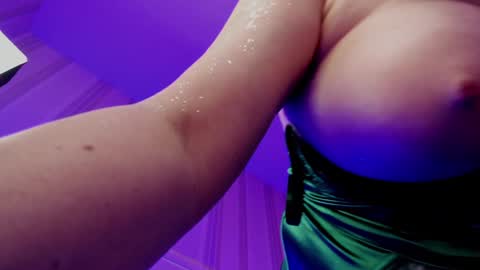 Adella online show from December 25, 2024, 4:32 pm