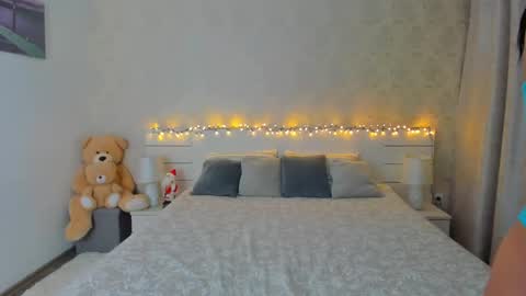 adellegirl online show from December 9, 2024, 3:22 pm