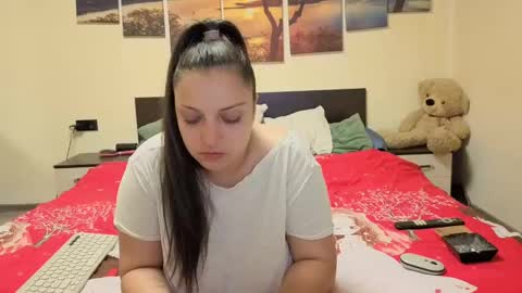 Adellineee online show from April 28, 2026, 8:47 pm