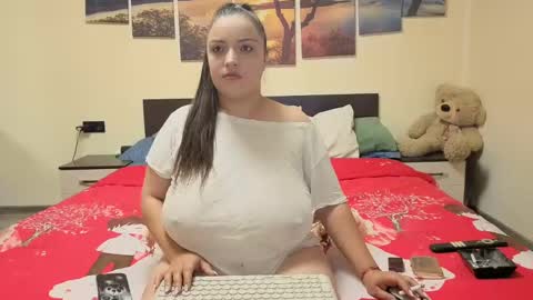 Adellineee online show from April 29, 2026, 8:59 pm