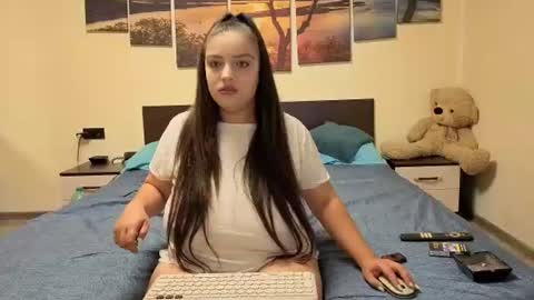 Snapshot of adellineee chatting on June 20, 2026, 8:44 pm Adellineee online show from June 20, 2026, 8:44 pm