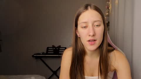 Snapshot of adellqueen chatting on December 14, 2024, 10:39 pm Adell online show from December 14, 2024, 10:39 pm