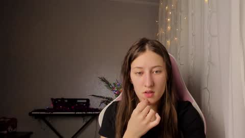 Snapshot of adellqueen chatting on January 7, 2025, 10:30 pm Adell online show from January 7, 2025, 10:30 pm