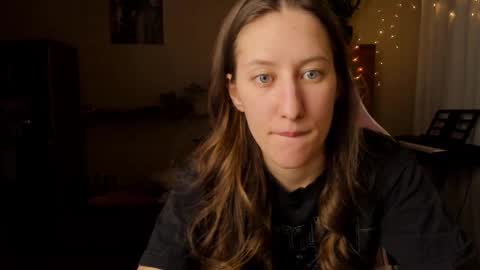 Snapshot of adellqueen chatting on March 11, 2025, 10:42 pm Adell online show from March 11, 2025, 10:42 pm