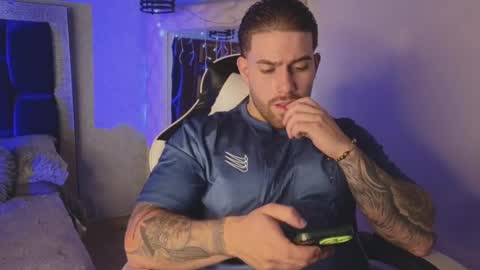 Snapshot of ades_lowe chatting on November 10, 2025, 7:35 pm Ades online show from November 10, 2025, 7:35 pm