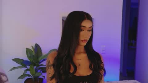 Isabellafirst online show from September 24, 2025, 5:16 pm