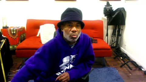 Snapshot of adick_ting chatting on April 4, 2026, 8:56 am adick_ting online show from April 4, 2026, 8:56 am