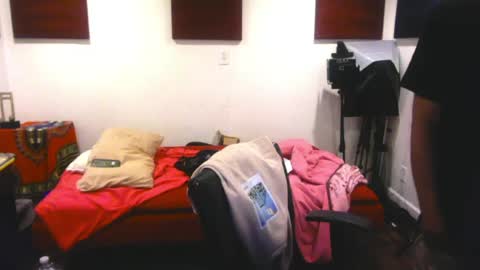 Snapshot of adick_ting chatting on April 11, 2026, 6:12 pm adick_ting online show from April 11, 2026, 6:12 pm