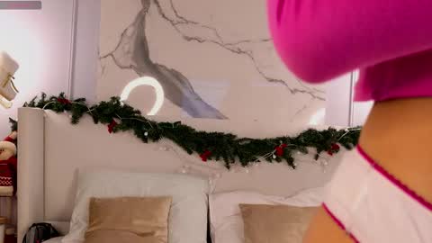 adoracortes online show from January 12, 2026, 5:12 am