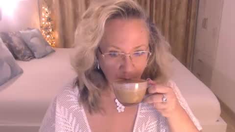 Snapshot of adrena_ chatting on June 15, 2026, 2:14 am Cryna online show from June 15, 2026, 2:14 am