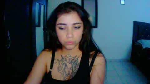 Snapshot of adri_gomez1 chatting on November 17, 2025, 1:22 am online show from November 17, 2025, 1:22 am