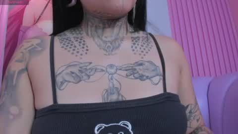 Snapshot of adri_tatto_ chatting on May 28, 2026, 8:06 pm ADRI online show from May 28, 2026, 8:06 pm