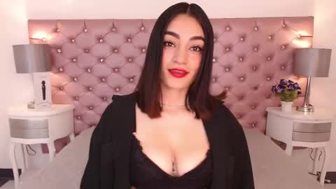 Adri online show from April 28, 2026, 4:06 am