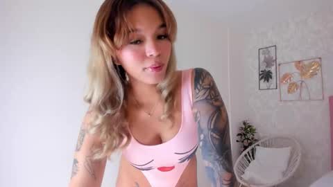 Snapshot of adria_ross chatting on October 26, 2025, 12:22 pm Adriana online show from October 26, 2025, 12:22 pm