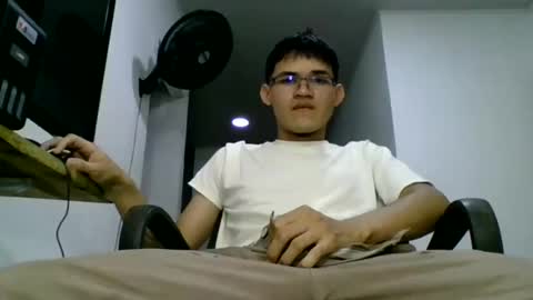 Snapshot of adrian018_ chatting on December 22, 2024, 11:52 pm adrian018_ online show from December 22, 2024, 11:52 pm