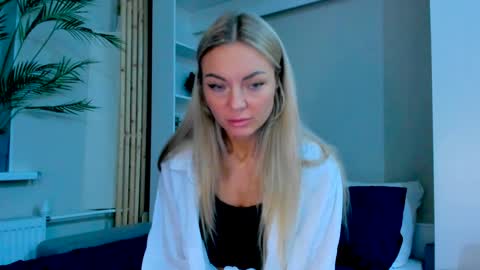 Adriana online show from February 1, 2025, 2:13 pm