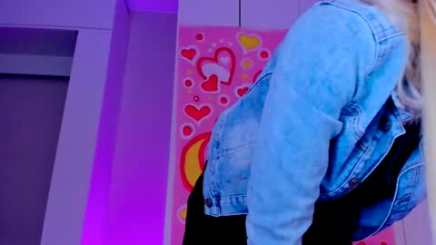 Adriana online show from February 14, 2025, 8:52 am