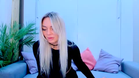 Adriana online show from March 4, 2025, 12:22 pm