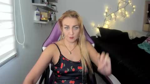 Adriana Paredes  online show from July 27, 2026, 1:07 pm