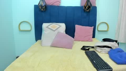 adriana online show from April 25, 2026, 11:35 pm