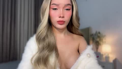 adrianna_limaxx online show from April 7, 2026, 5:24 pm