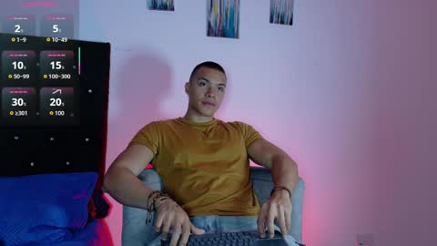 adriel_escalante online show from April 25, 2026, 2:14 am