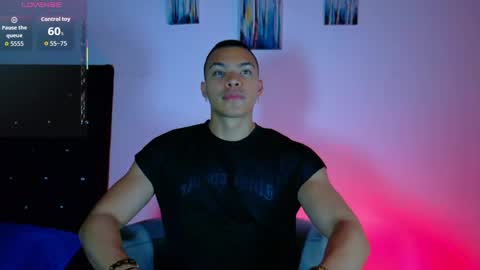 adriel_escalante online show from April 26, 2026, 2:31 am