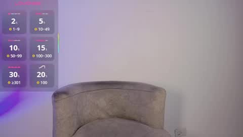 adriel_escalante online show from April 28, 2026, 2:21 am