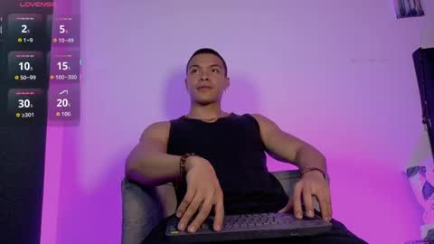 adriel_escalante online show from May 4, 2026, 1:45 am