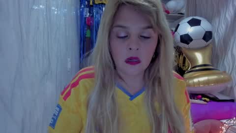 Snapshot of adriiana_fox_ chatting on June 17, 2026, 6:20 pm adriiana_fox_ online show from June 17, 2026, 6:20 pm