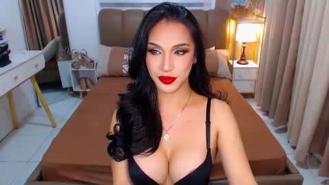 Ur Dream girl online show from February 25, 2025, 2:44 pm