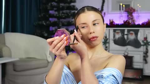 Snapshot of aelia_anara chatting on December 18, 2025, 6:30 am Aelia online show from December 18, 2025, 6:30 am