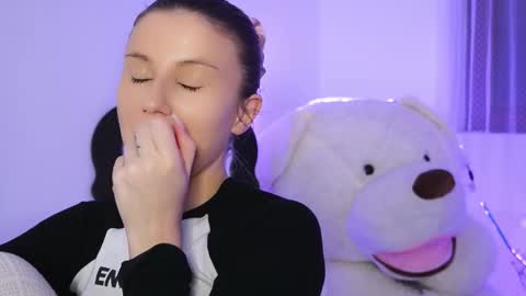 Snapshot of aelia_anara chatting on February 25, 2026, 6:17 pm Aelia online show from February 25, 2026, 6:17 pm