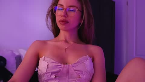 Snapshot of aelia_anara chatting on June 15, 2026, 5:09 am Aelia online show from June 15, 2026, 5:09 am