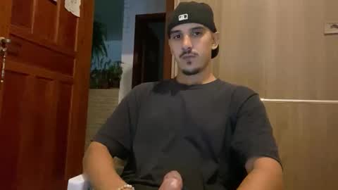 Snapshot of aelucius chatting on February 4, 2026, 5:02 am Luci online show from February 4, 2026, 5:02 am